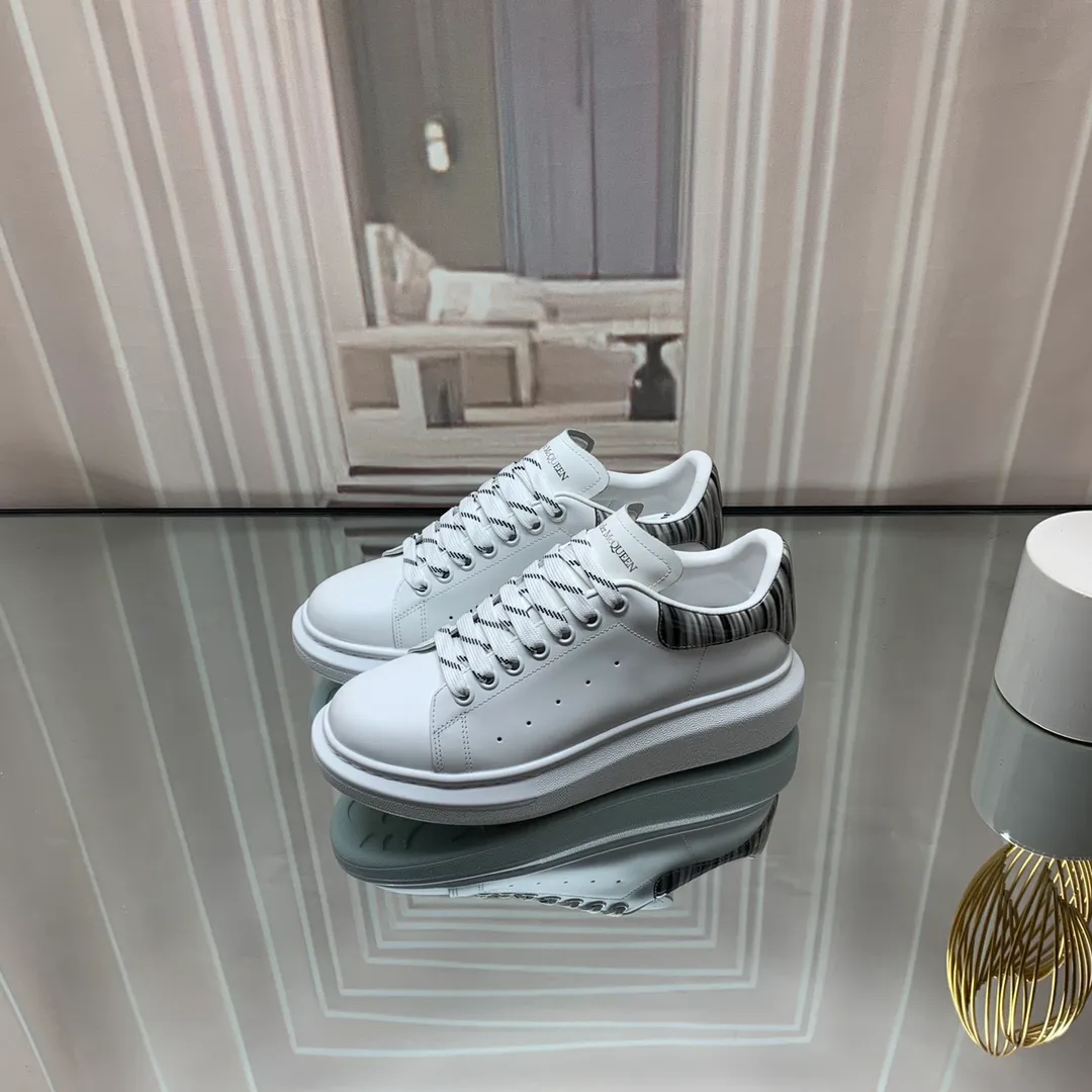 👟👟Ex-factory price 560👟👟 Professional McQueen factory. Top version. Couple style Alexander McQUEEN high version has been upgraded to the highest quality again✅ 💪McQueen Spring, Summer, Autumn and Winter top version Purchasing level✅ Recruiting national online and offline agents to join🤝 🏆Fabric: Original materials imported from Italy. Texture, water-resistant and non-discoloring 🏆Inner lining: ️A-grade Italian imported lining resistant to dirt, sweat-absorbent, breathable and comfortable 🏆Foot pads: top-grade imported Italian super-soft cowhide leather 🏆Outsole: PU+counter 1:1 🏆Shoe box: original white box. Plus white flip cover for double-layer protection. Cloth bag. Handbag. Certificate of 1:1 mold opening, 4-piece set. Delivered with a pair of shoelaces. 🖕🏿🖕🏿🖕🏿 You can choose any pair of shoelaces in any color of our factory 🏆Code number: women's 34-41. men's 38-46 🏆Special remarks (women's code 34.40.41, men's code 38.45.46 is customized, no returns or exchanges) Win-win cooperation 🤝
